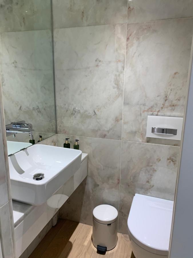 New!! Luxury Avenida Da Liberdade Flat- With Rooftop And Pool Apartment Lisbon Luaran gambar