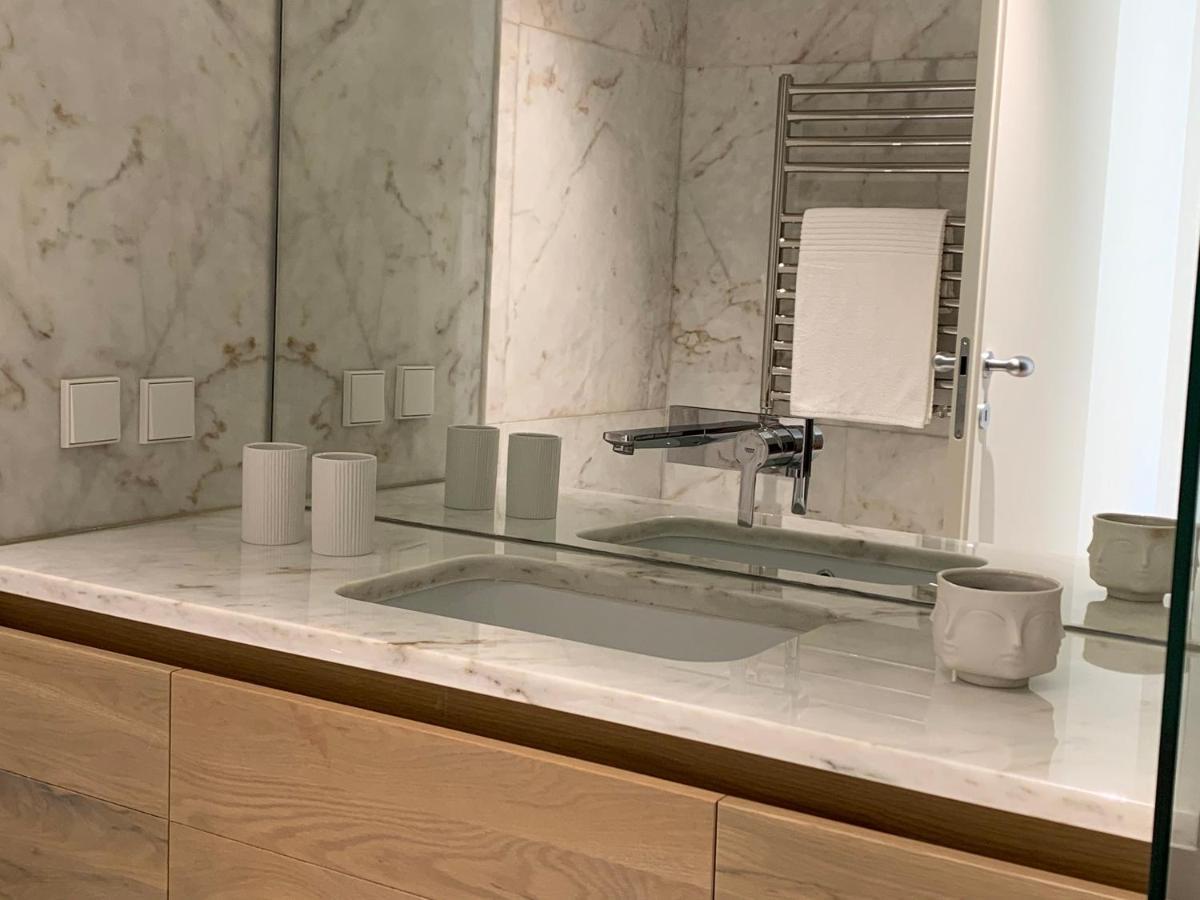 New!! Luxury Avenida Da Liberdade Flat- With Rooftop And Pool Apartment Lisbon Luaran gambar